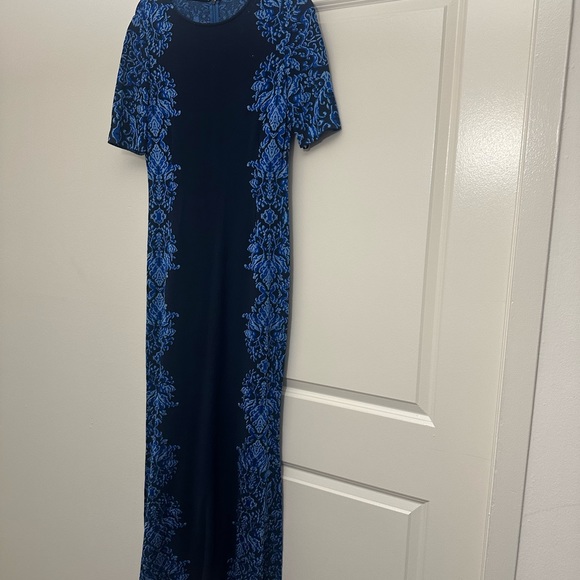 St. John gown - Picture 4 of 4